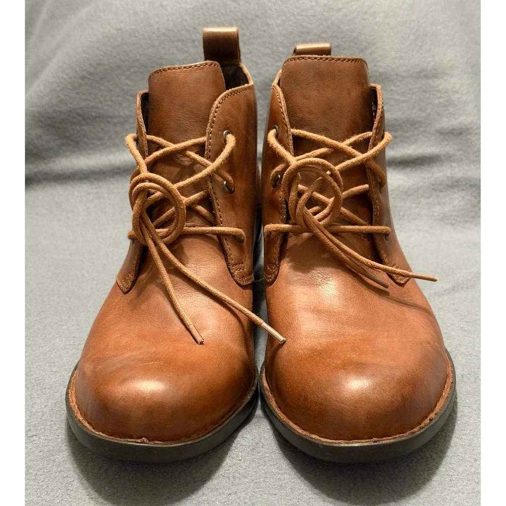 Born Mens sz 10M Leather Chukka Boots Tan Brown Lace Up Ankle Boots Heritage